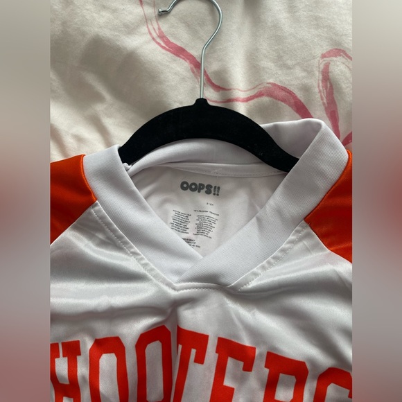 Cute Hooters jersey - Picture 3 of 3